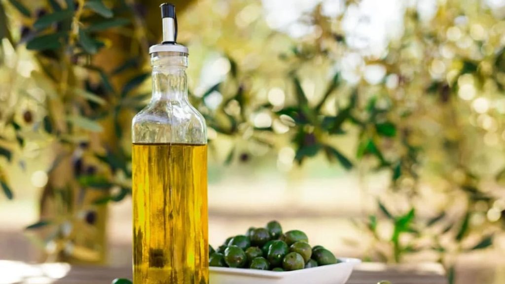 4 AFFORDABLE OLIVE OILS THAT TASTE EXPENSIVE, ACCORDING TO CHEFS