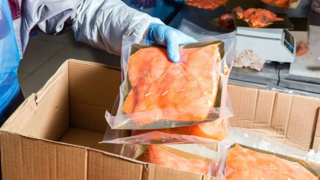 10 AFFORDABLE SEAFOOD ITEMS THAT TASTE EXPENSIVE, ACCORDING TO CHEFS